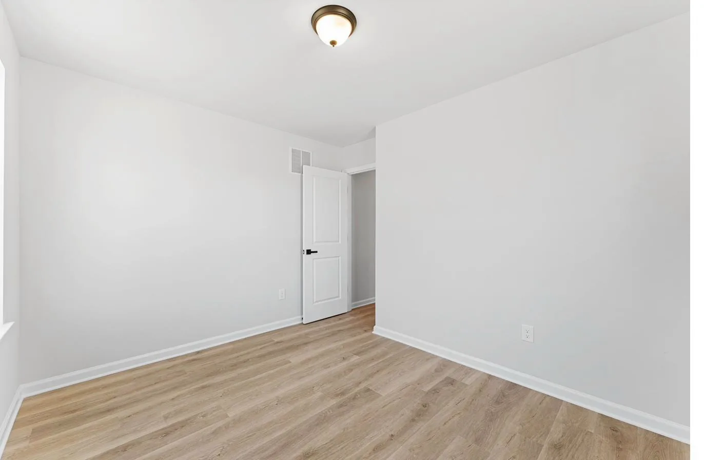 Isabella 2-Car interior