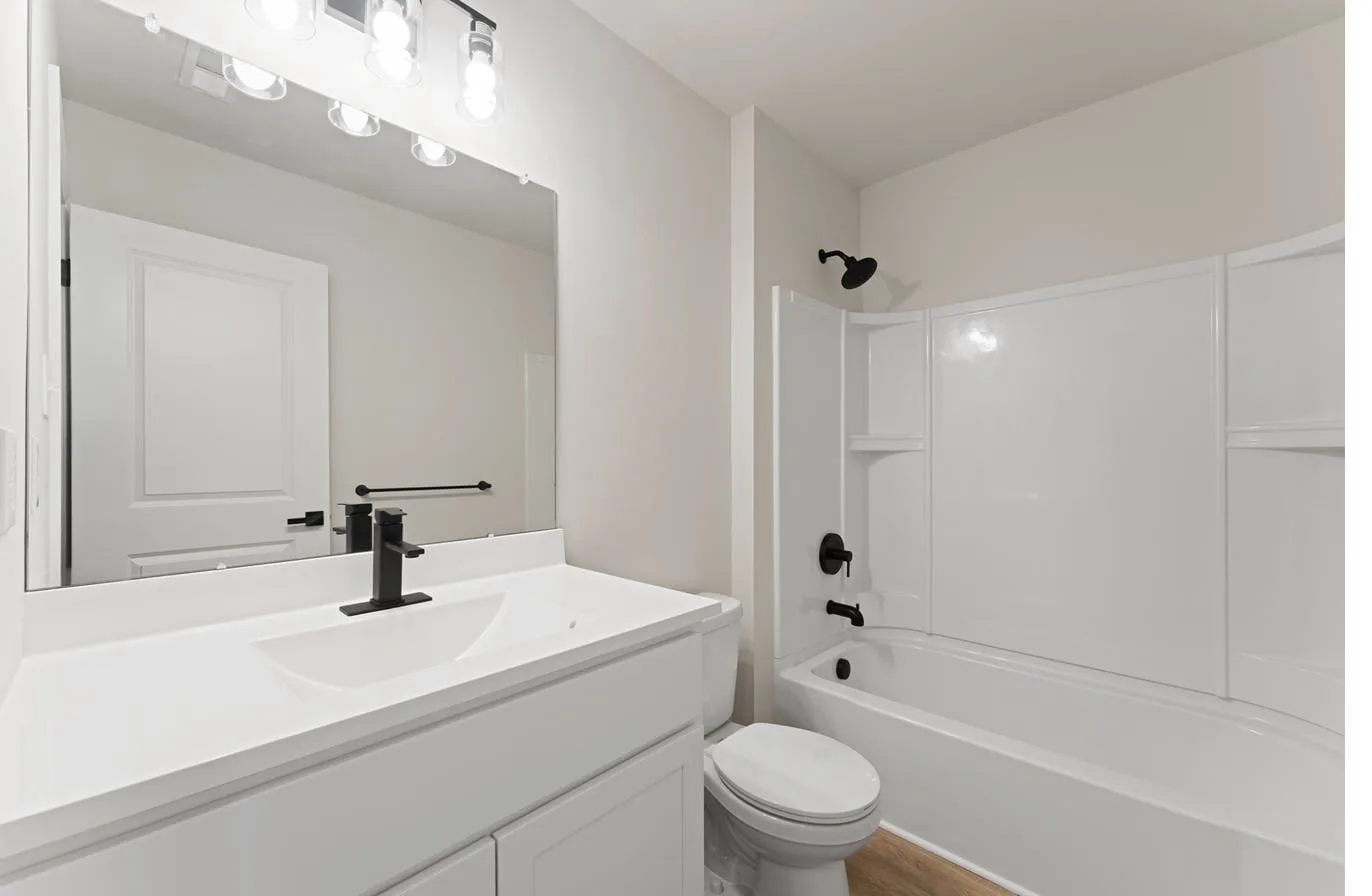 Isabella 2-Car interior