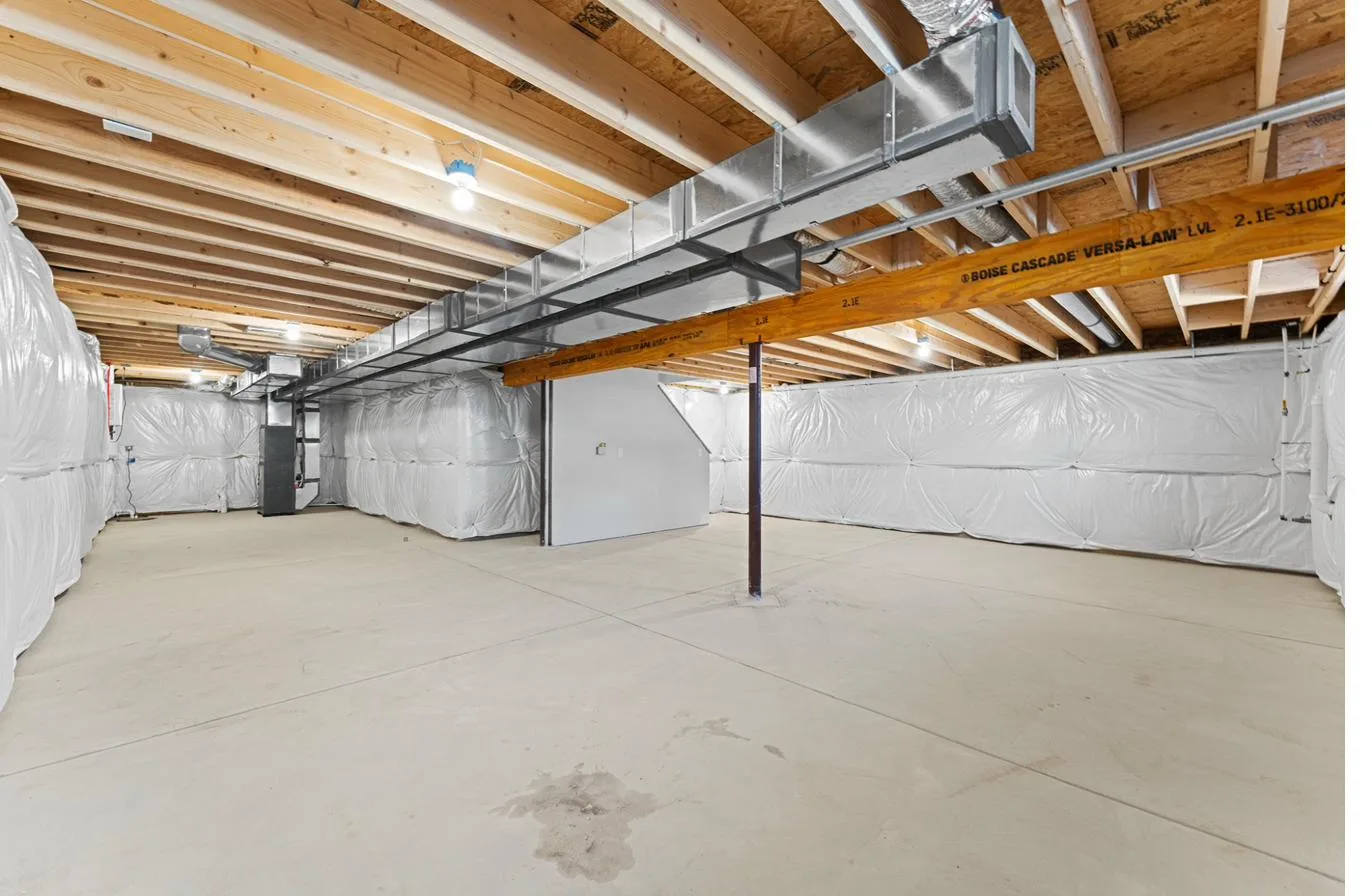 Isabella 2-Car interior