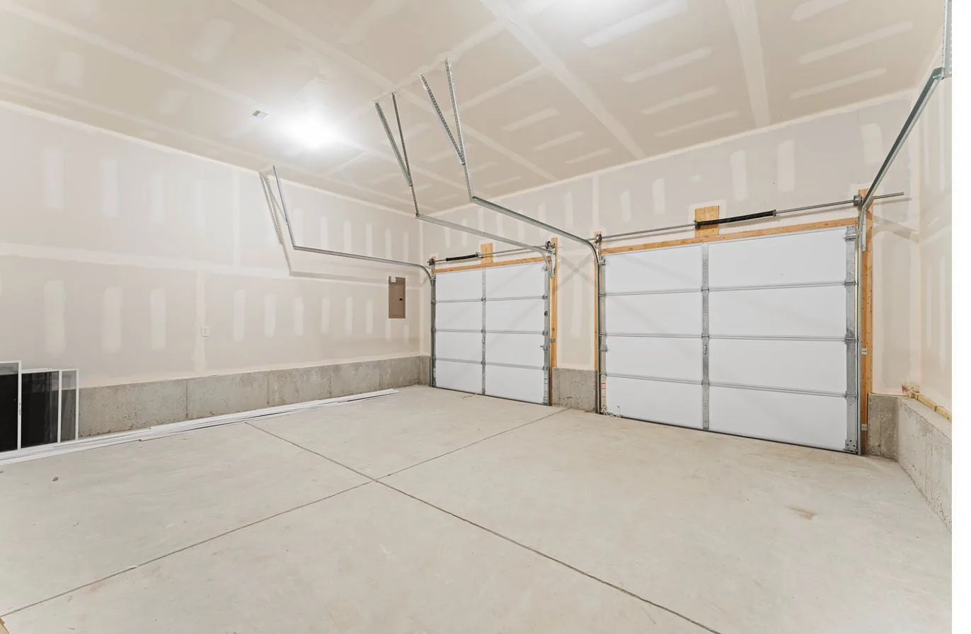 Isabella 2-Car interior